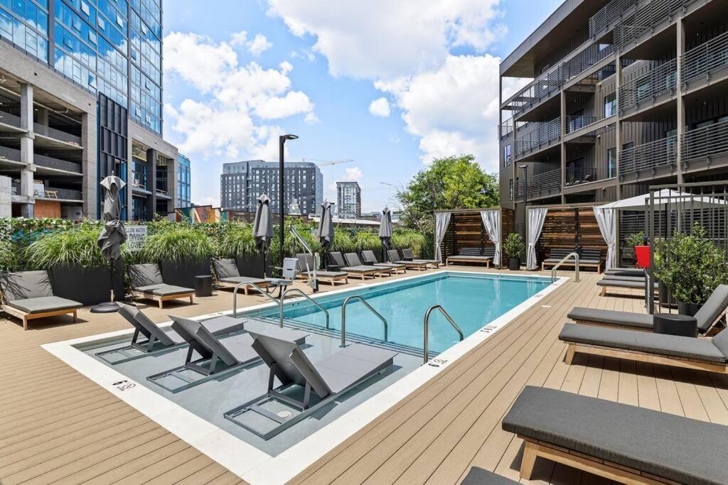 Skyline View, Pool, Gym, Balcony'S, Walk To Bway! Apartment Nashville Exterior photo